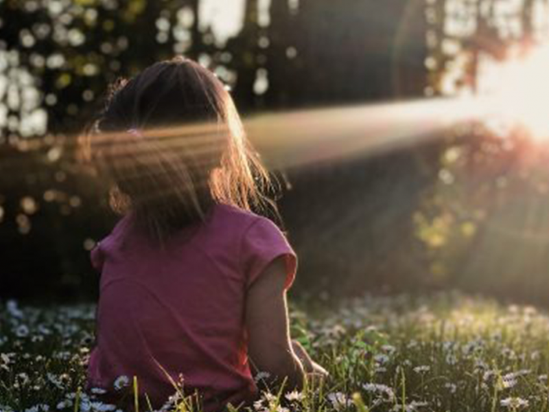 Child looking into the sun 